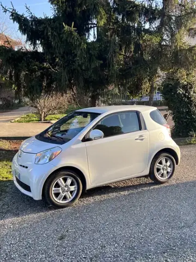 Toyota iQ