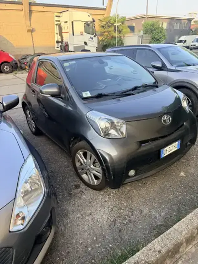 Toyota iQ