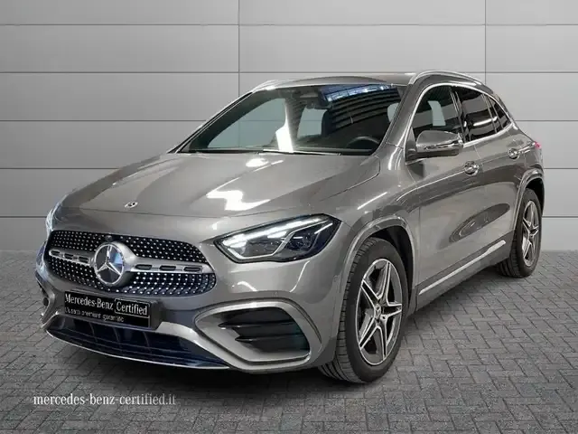 Mercedes-Benz GLA 200