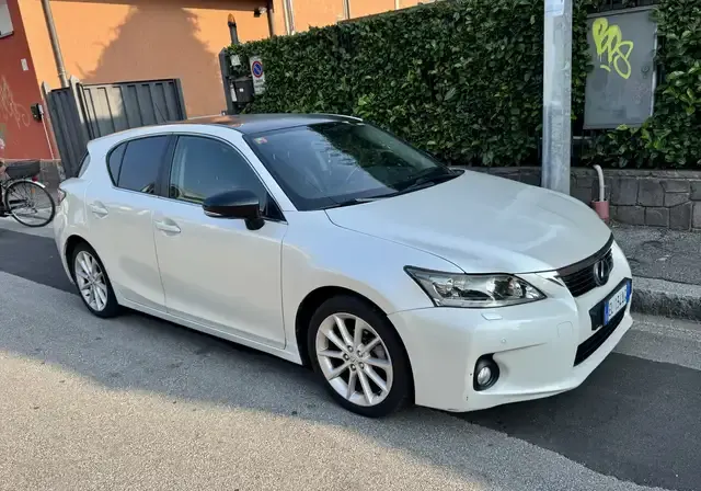 Lexus CT 200h