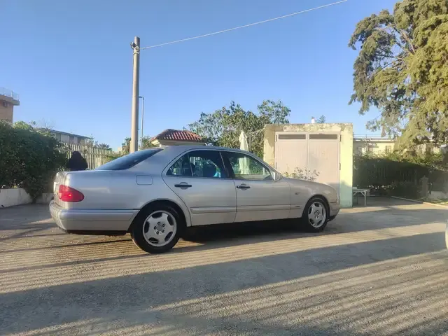 Mercedes-Benz E 250