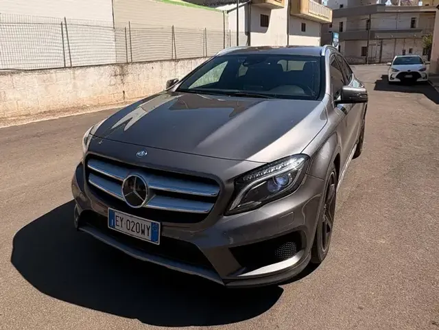 Mercedes-Benz GLA 220