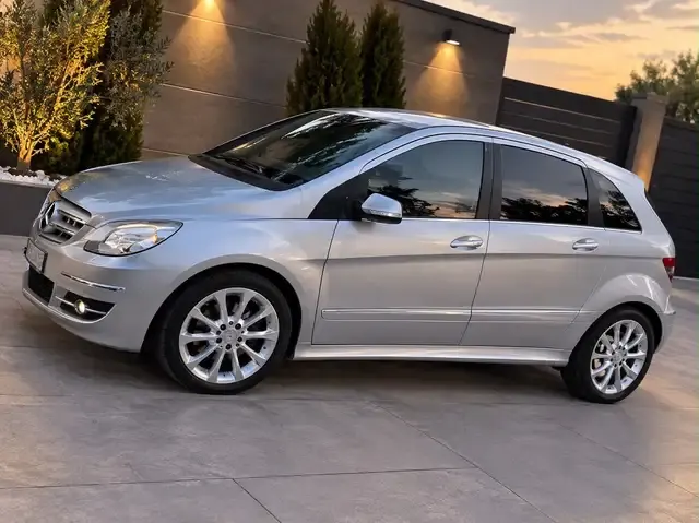 Mercedes-Benz B 200