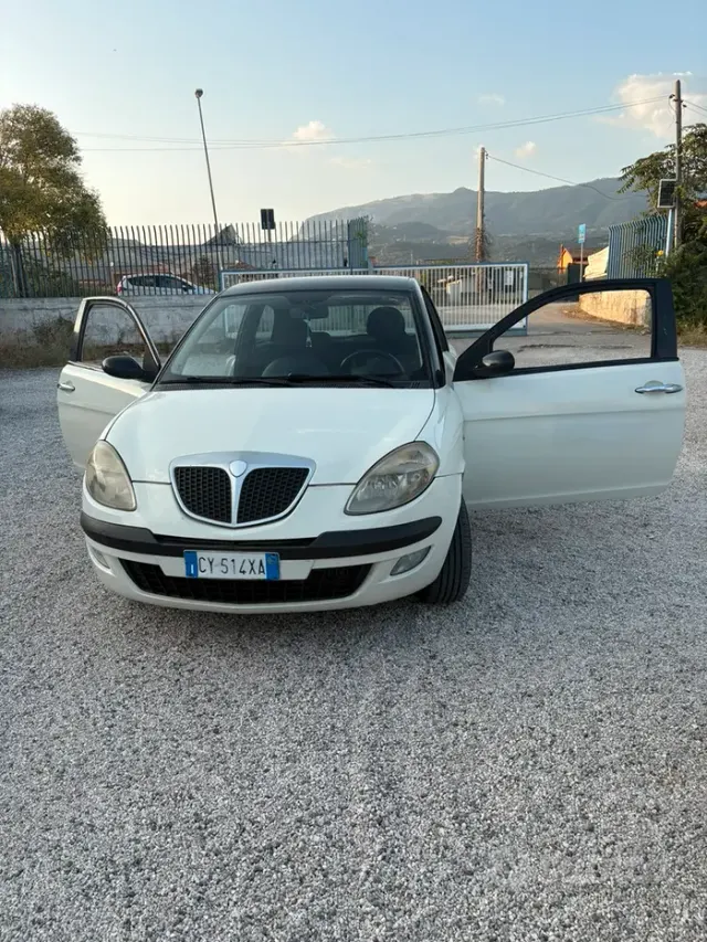 Lancia Ypsilon