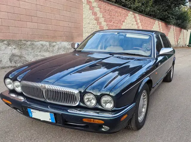 Jaguar XJ8