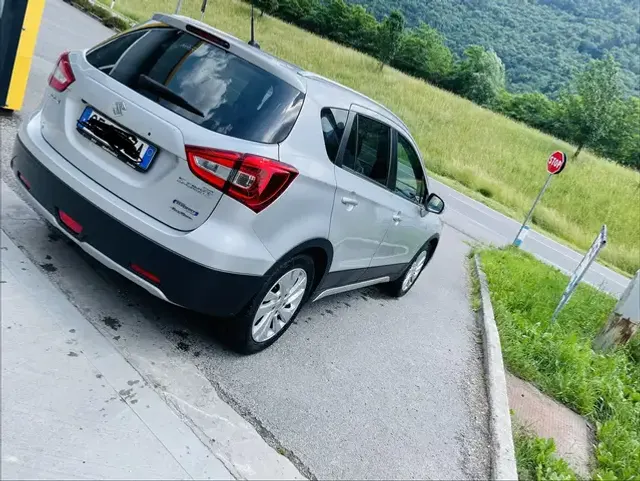 Suzuki S-Cross