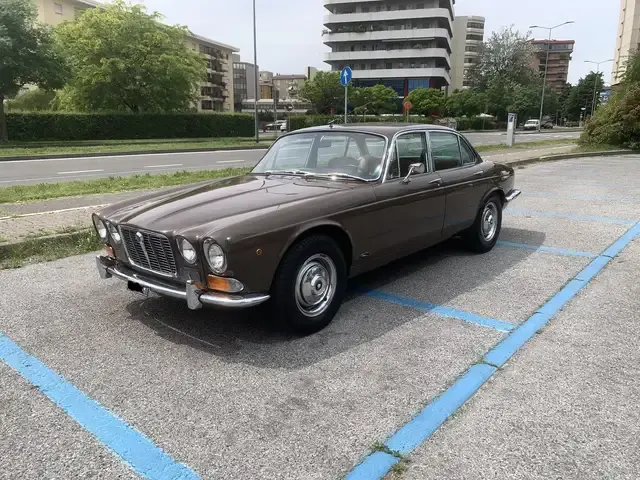 Jaguar XJ6
