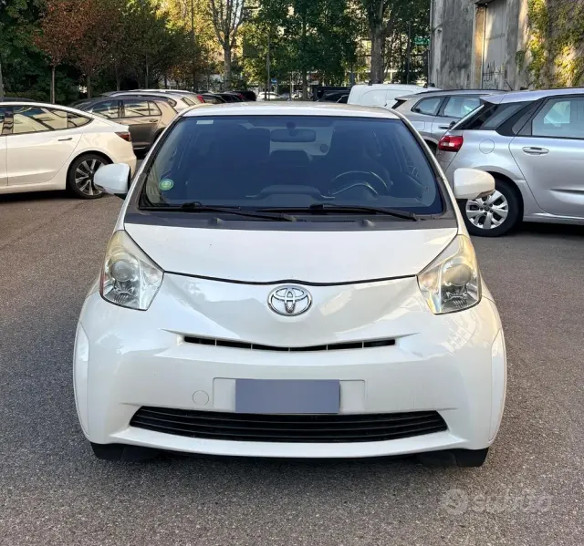 Toyota iQ