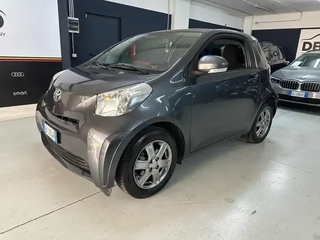 Toyota iQ