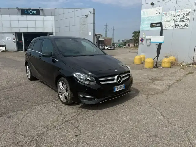 Mercedes-Benz B 180