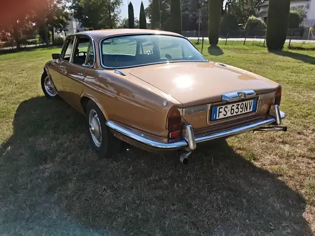 Jaguar XJ6