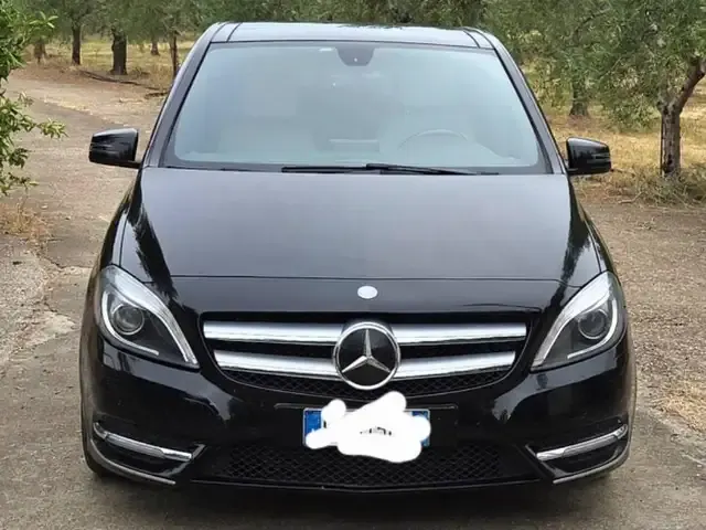 Mercedes-Benz B 180