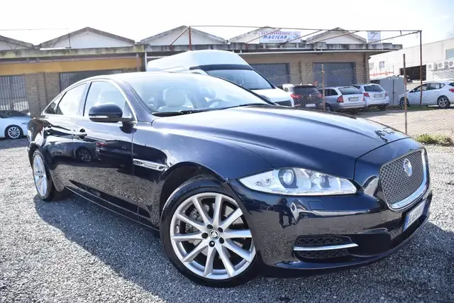 Jaguar XJ