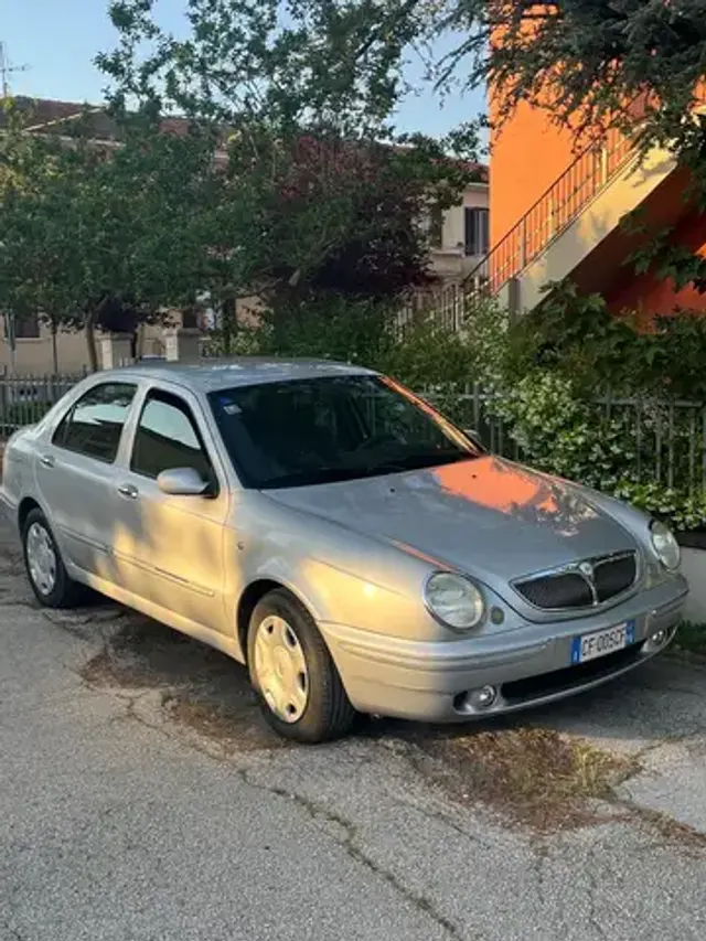 Lancia Lybra