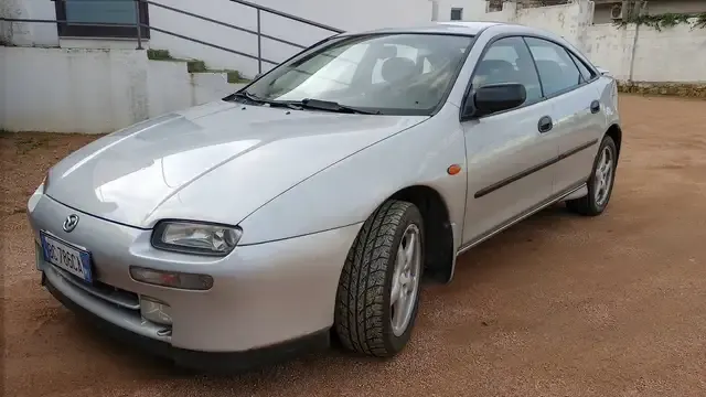 Mazda 323