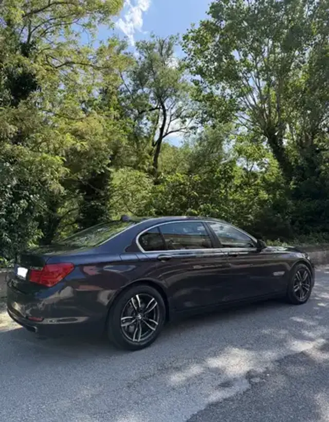 BMW 750