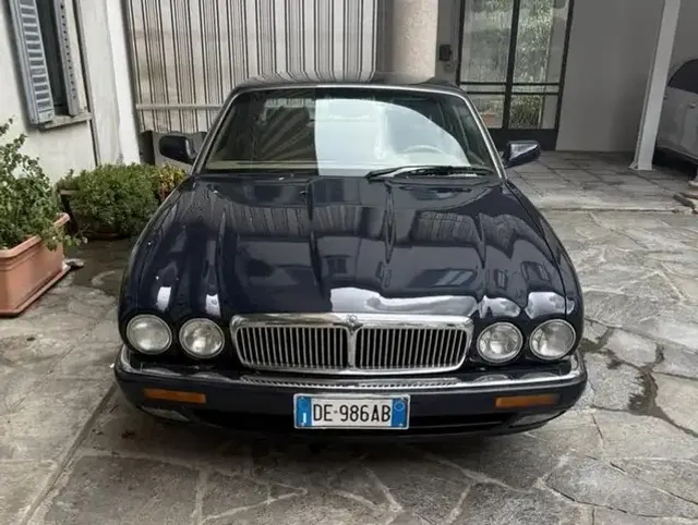 Jaguar XJ6