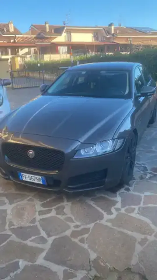 Jaguar XF