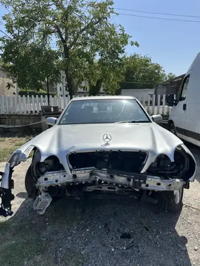 Mercedes-Benz E 220