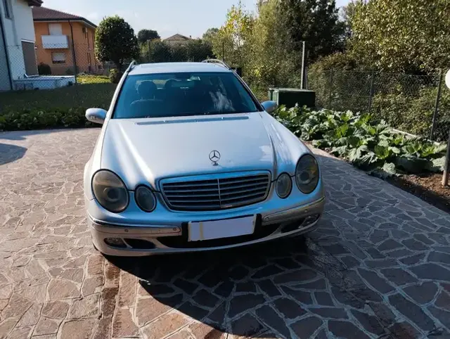 Mercedes-Benz E 220