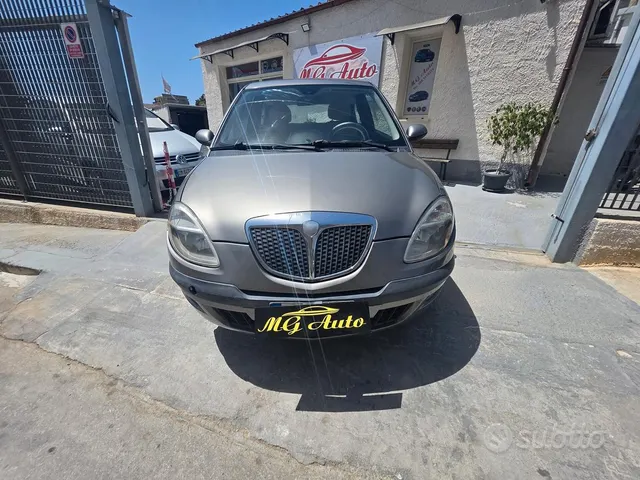 Lancia Ypsilon