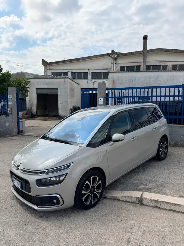 Citroen Grand C4 SpaceTour.