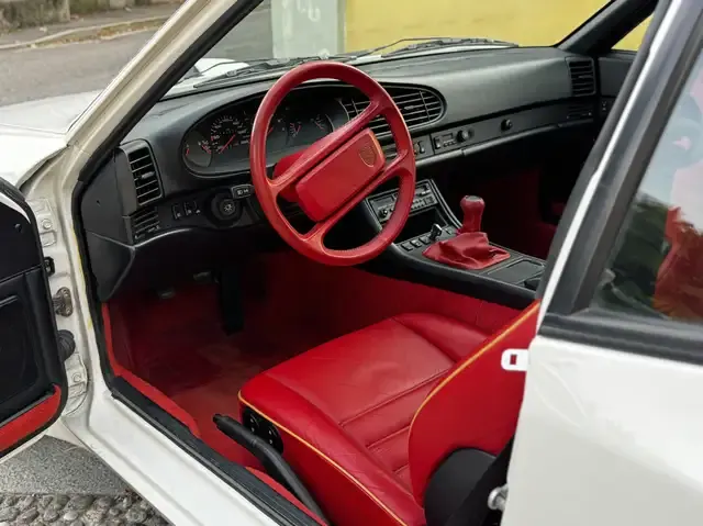 Porsche 944
