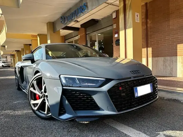 Audi R8