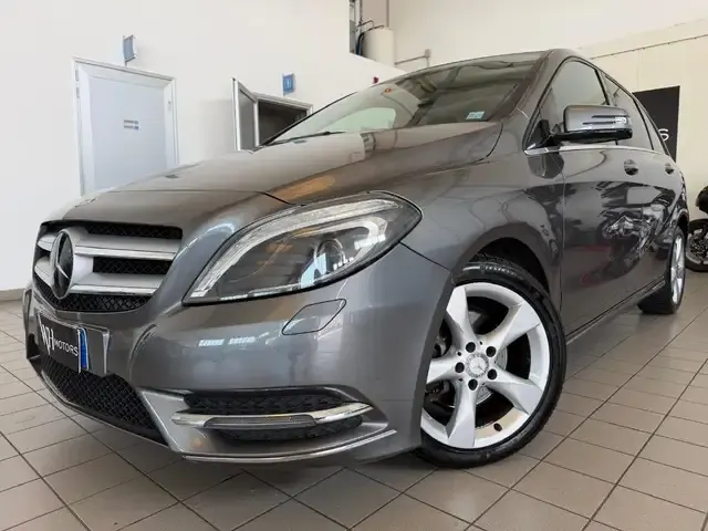 Mercedes-Benz B 180