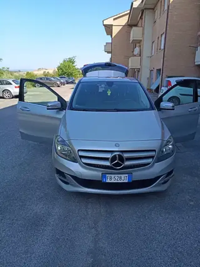 Mercedes-Benz B 200