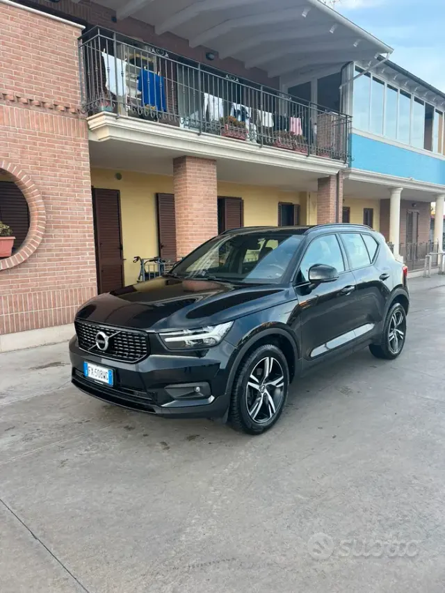 Volvo XC40 (2017-->)