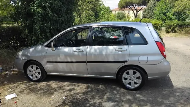 Suzuki Liana