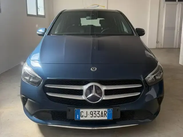 Mercedes-Benz B 180