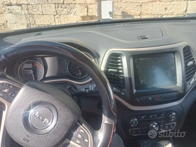 Jeep Cherokee 4ªs. 14-18