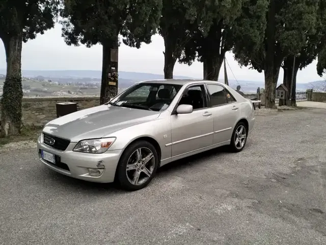 Lexus IS 200