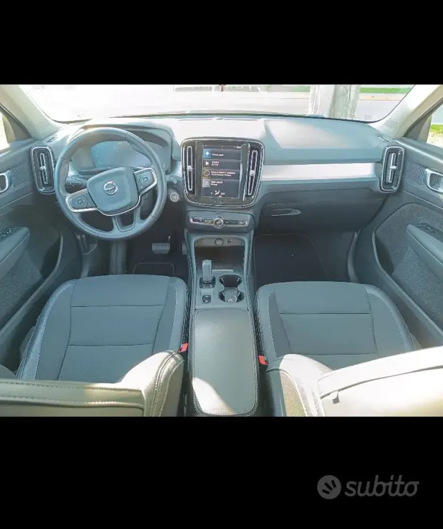 Volvo XC40 (2017-->)