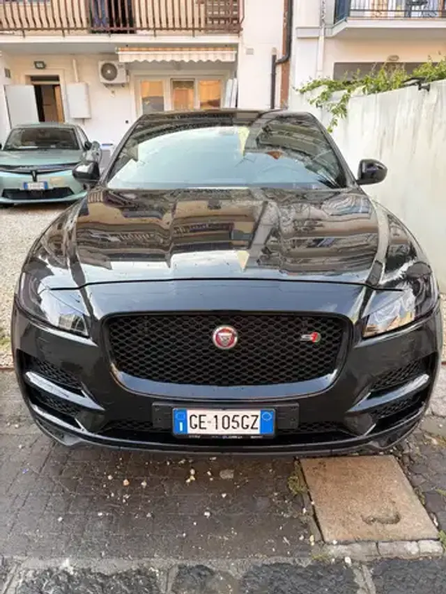 Jaguar F-Pace
