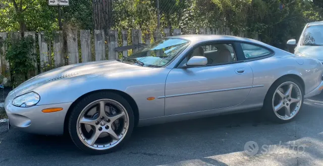 Jaguar XK8/XKR (X100)