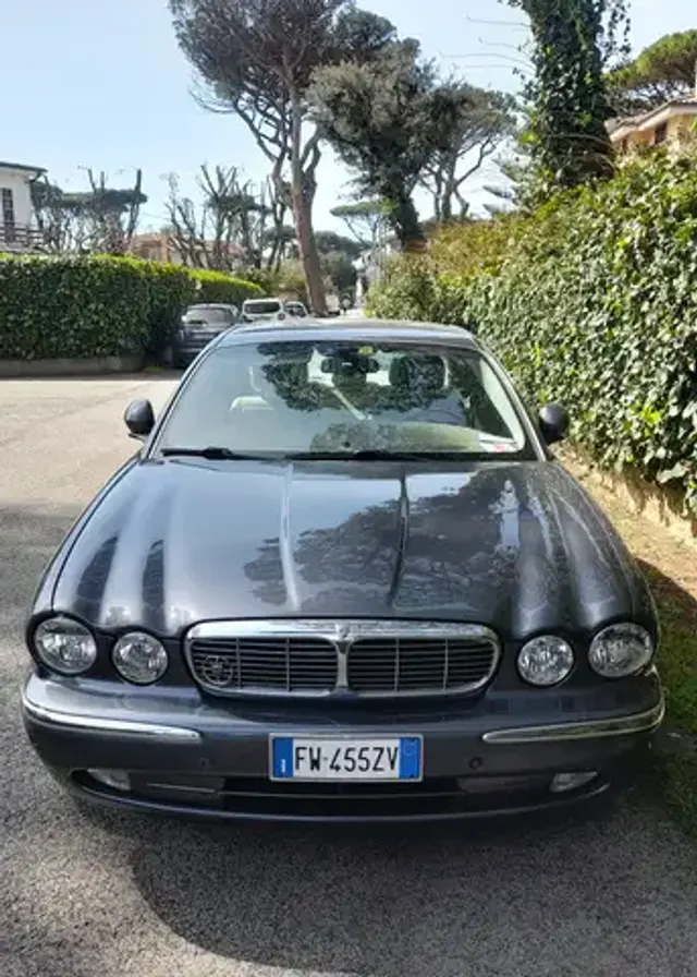 Jaguar XJ8