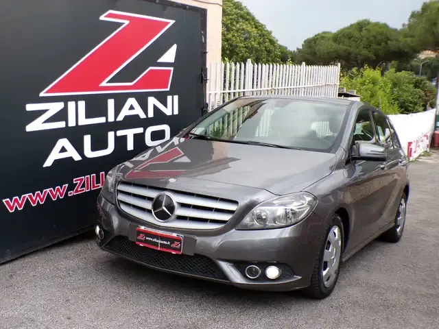 Mercedes-Benz B 180