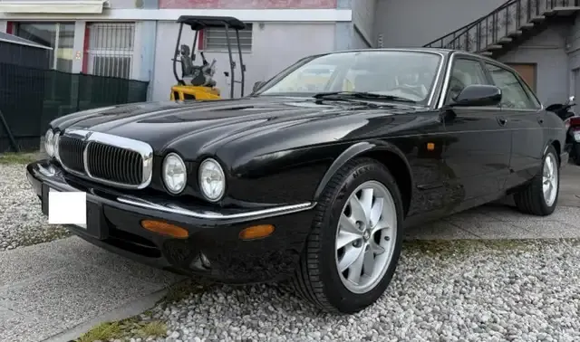Jaguar XJ