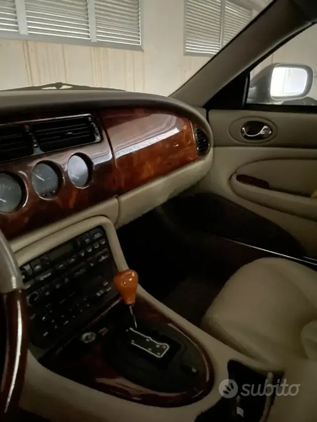 Jaguar XK8/XKR (X100)