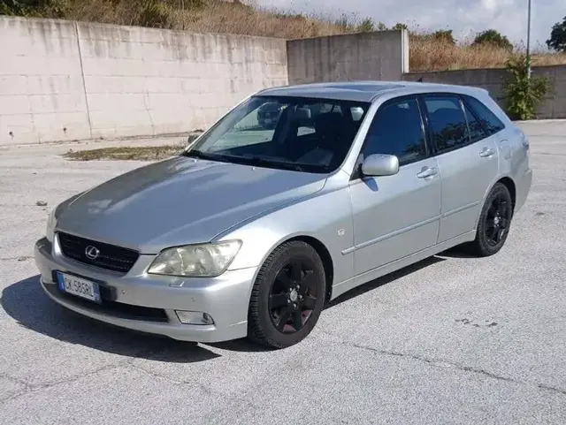 Lexus IS 200