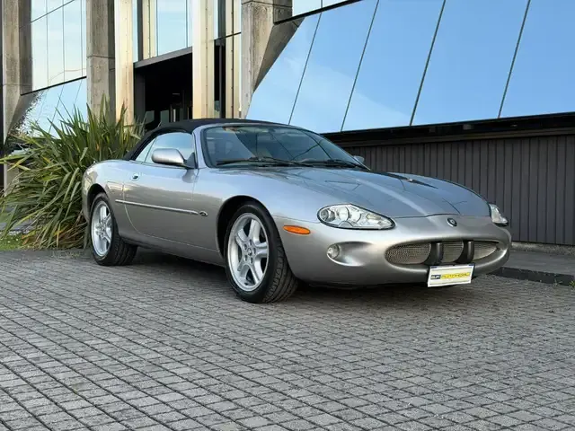 Jaguar XK8
