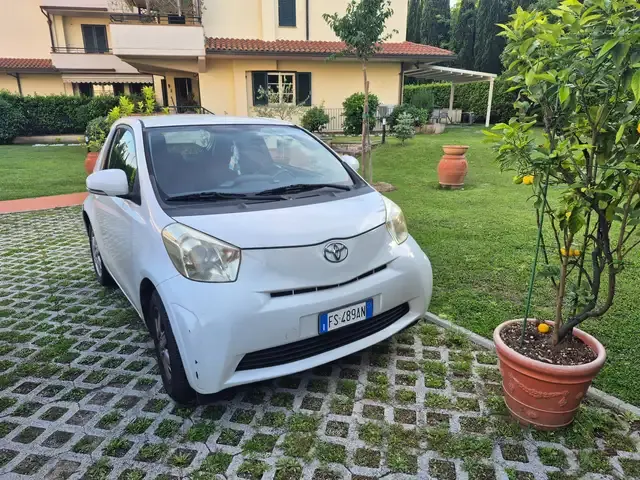 Toyota iQ