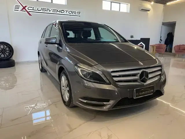 Mercedes-Benz B 180