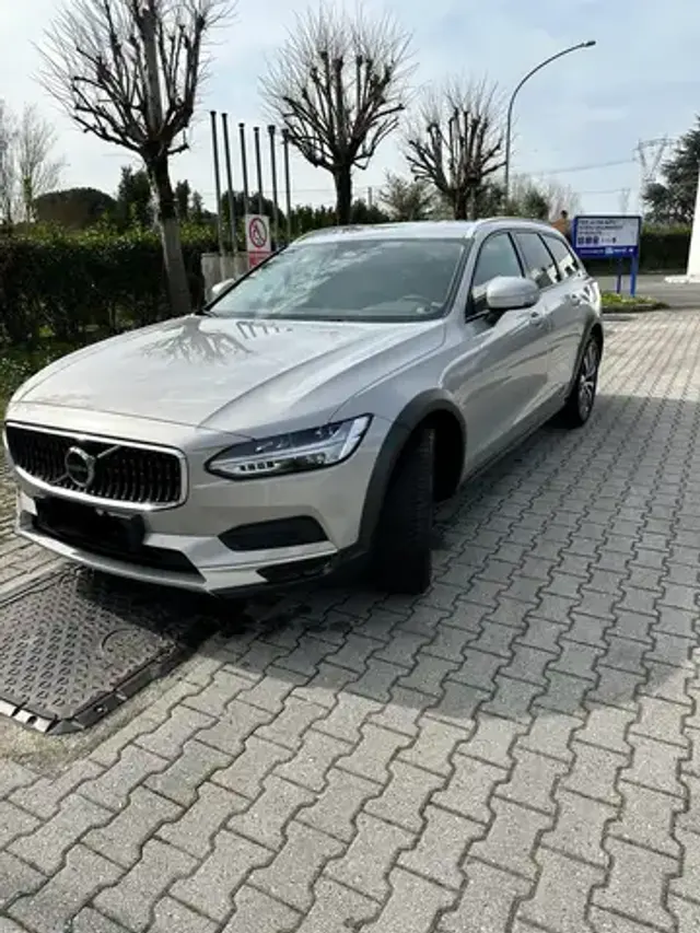 Volvo V90 Cross Country