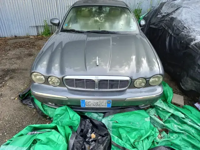 Jaguar XJ6