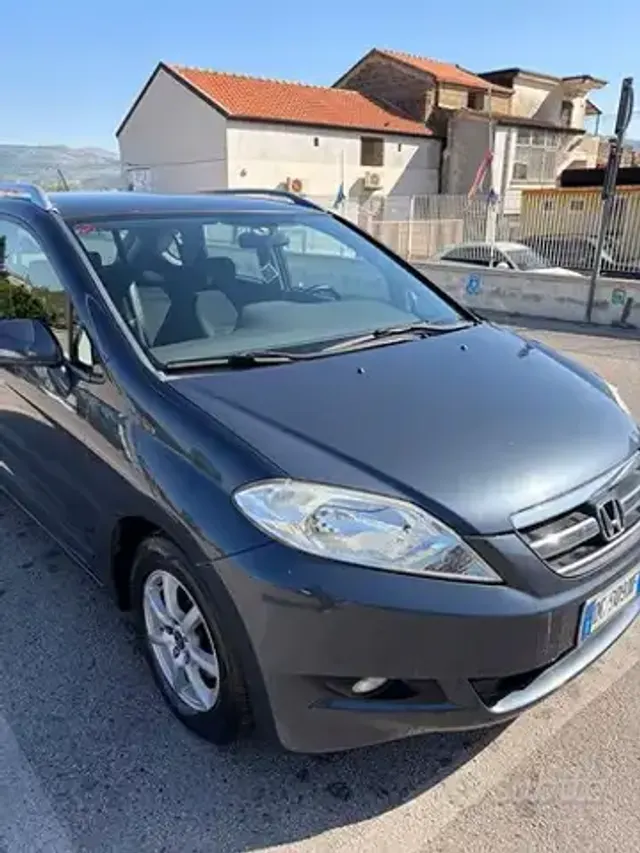 Honda FR-V