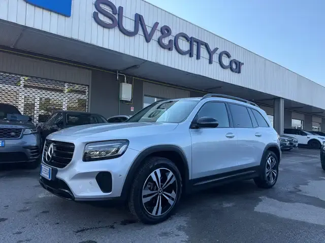 Mercedes-Benz GLB 200